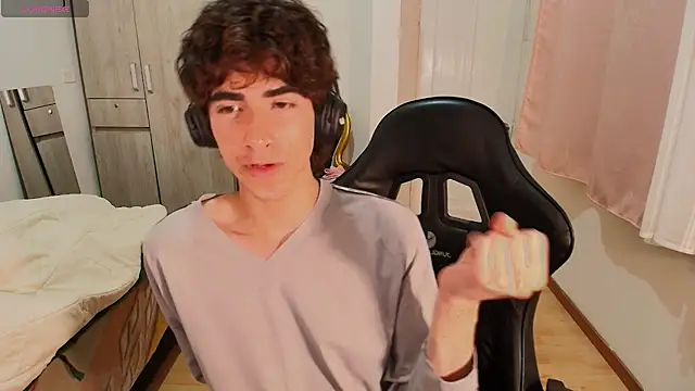 Nude Boy18 online show from September 13, 4:23 am