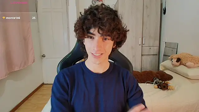 Snapshot of Nude_Boy18 chatting on December 1, 11:27 pm Nude Boy18 online show from December 1, 11:27 pm