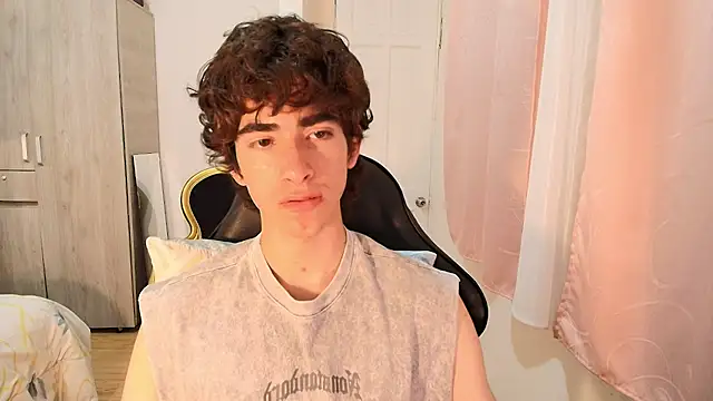 Nude Boy18 online show from September 24, 12:18 am