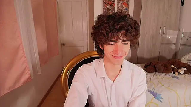 Snapshot of Nude_Boy18 chatting on November 7, 1:21 am Nude Boy18 online show from November 7, 1:21 am