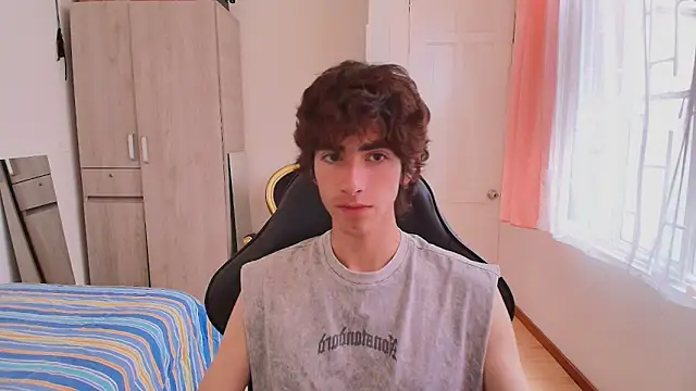 Nude Boy18 online show from September 21, 8:14 pm