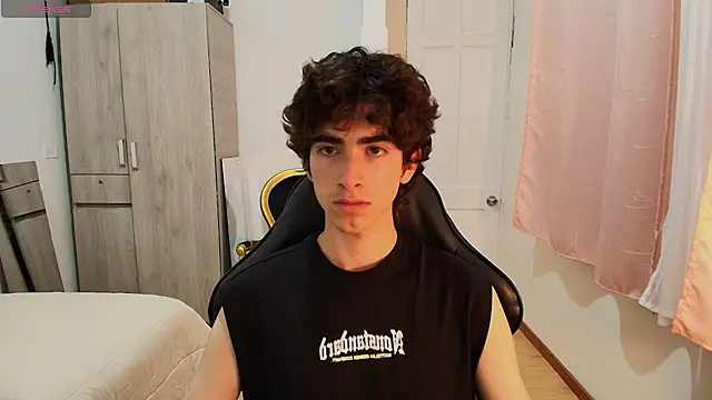 Nude Boy18 online show from September 21, 1:55 am