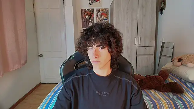 Nude Boy18 online show from March 23, 2:22 am