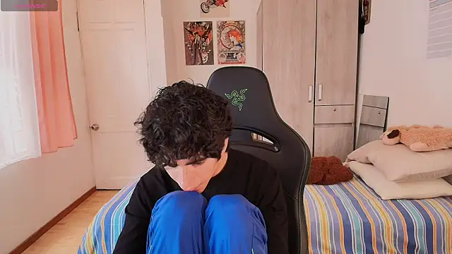Nude Boy18 online show from June 1, 8:30 pm