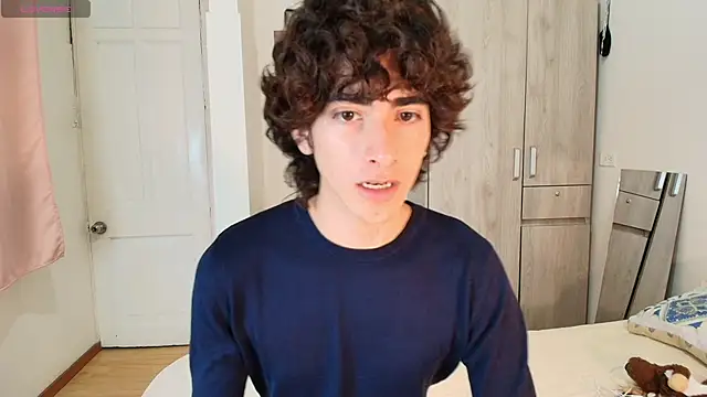 Snapshot of Nude_Boy18 chatting on November 17, 12:14 am Nude Boy18 online show from November 17, 12:14 am