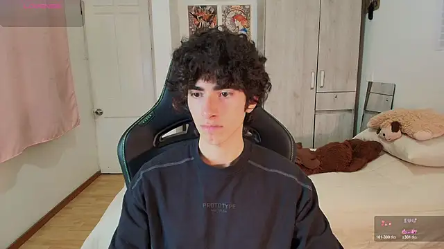 Nude Boy18 online show from April 17, 11:29 pm