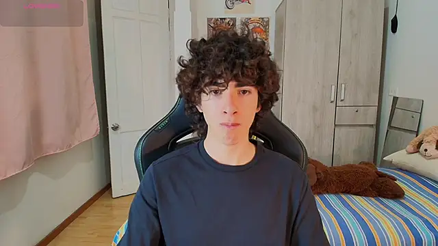 Snapshot of Nude_Boy18 chatting on December 14, 1:12 am Nude Boy18 online show from December 14, 1:12 am