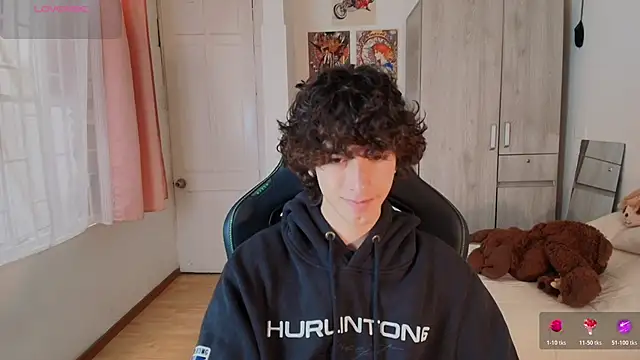 Nude Boy18 online show from December 22, 9:04 pm