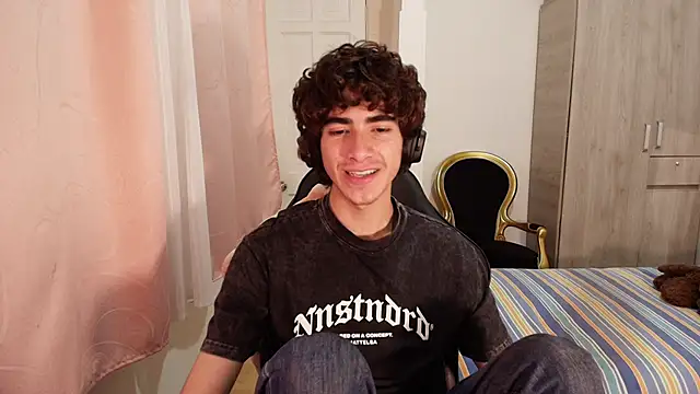 Nude Boy18 online show from October 7, 6:14 am
