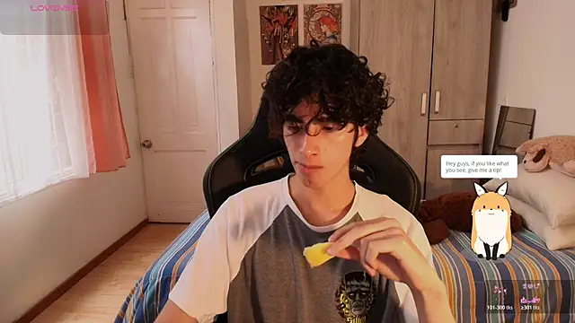 Nude Boy18 online show from April 13, 6:45 pm