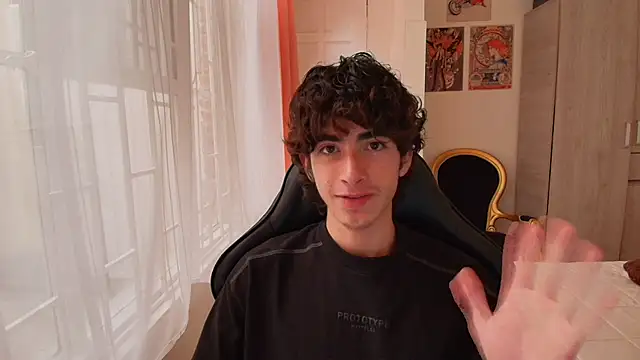 Nude Boy18 online show from October 16, 7:22 pm