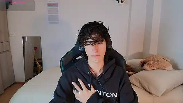 Nude Boy18 online show from February 26, 10:10 pm