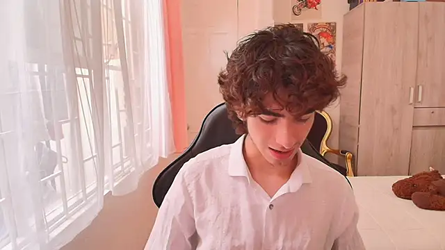 Nude Boy18 online show from October 15, 8:39 pm