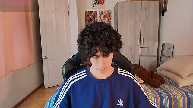 Nude Boy18 online show from April 14, 10:37 pm