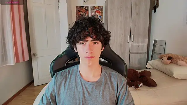 Nude Boy18 online show from April 2, 11:00 pm