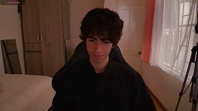 Nude Boy18 online show from September 18, 9:51 pm