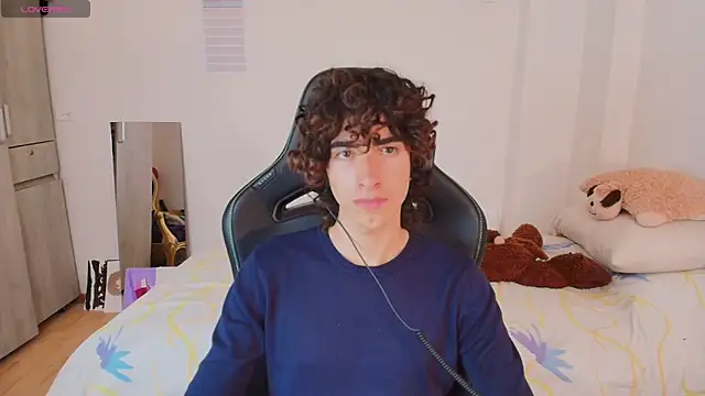 Nude Boy18 online show from March 6, 8:15 pm