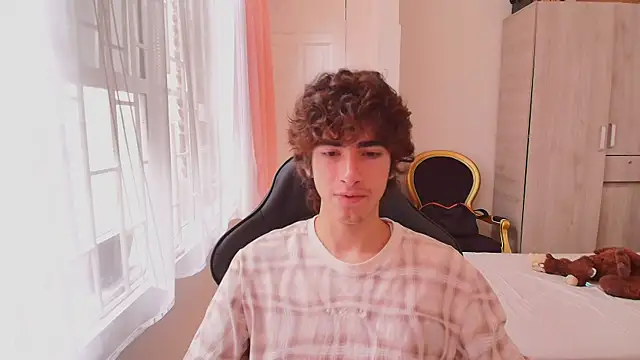 Nude Boy18 online show from October 9, 3:34 pm
