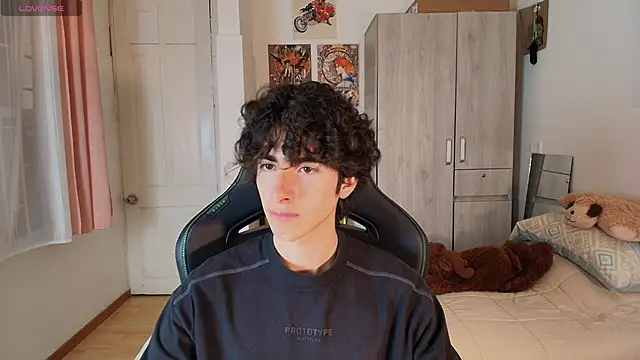 Nude Boy18 online show from March 29, 11:06 pm