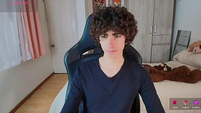 Nude Boy18 online show from December 21, 9:26 pm