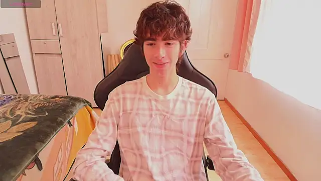 Nude Boy18 online show from September 11, 3:23 pm