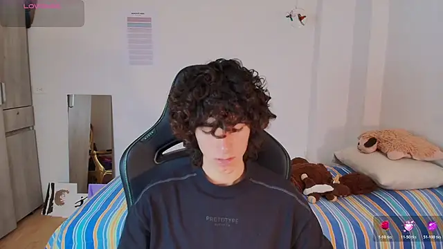 Nude Boy18 online show from March 3, 6:15 pm