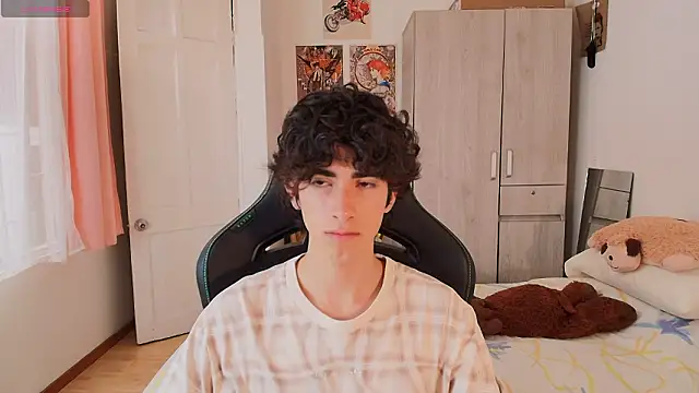 Nude Boy18 online show from March 28, 8:10 pm