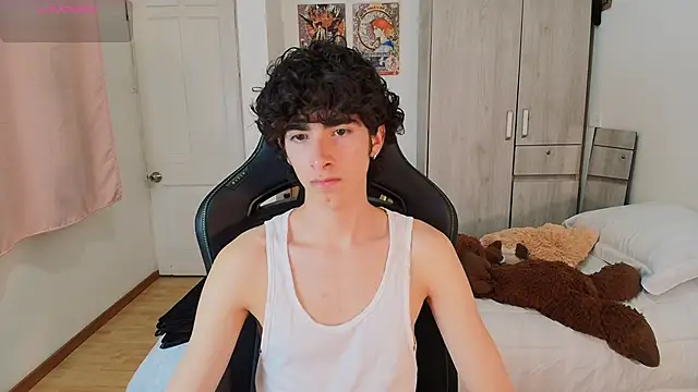 Nude Boy18 online show from May 7, 1:54 am