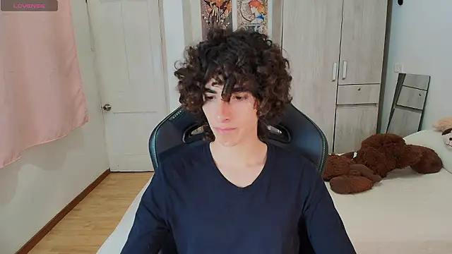 Nude Boy18 online show from March 18, 11:37 pm