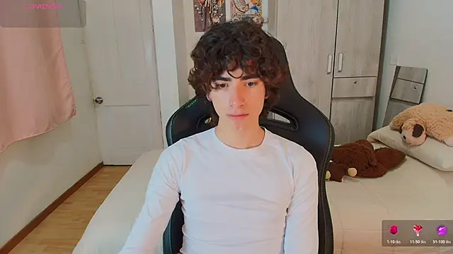 Nude Boy18 online show from December 16, 2:27 am