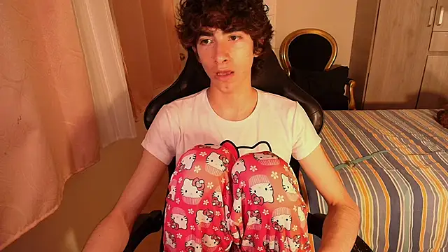 Snapshot of Nude_Boy18 chatting on November 3, 1:55 am Nude Boy18 online show from November 3, 1:55 am