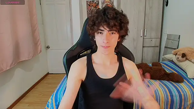 Snapshot of Nude_Boy18 chatting on November 30, 12:44 am Nude Boy18 online show from November 30, 12:44 am