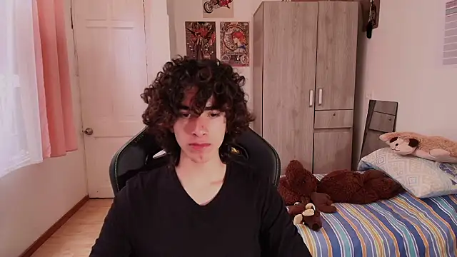 Nude Boy18 online show from March 20, 9:38 pm