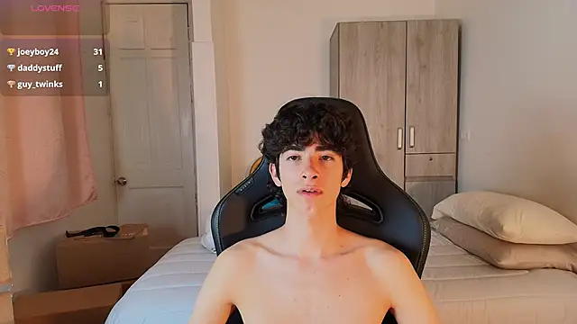 Snapshot of Nude_Boy18 chatting on June 4, 6:29 am Nude Boy18 online show from June 4, 6:29 am