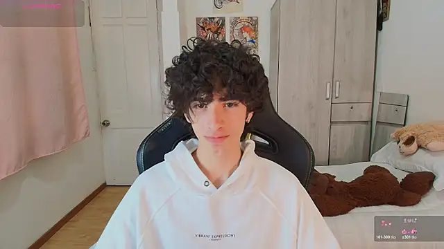 Nude Boy18 online show from May 8, 12:36 am