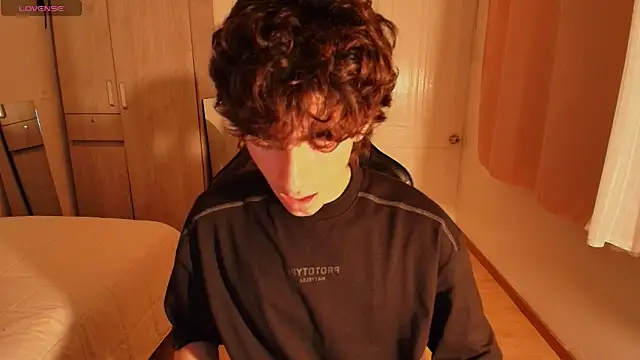 Nude Boy18 online show from September 20, 9:58 am
