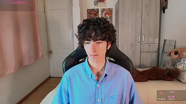Nude Boy18 online show from April 23, 11:17 pm