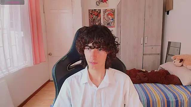 Nude Boy18 online show from March 12, 8:57 pm