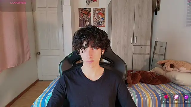 Nude Boy18 online show from April 30, 4:41 am