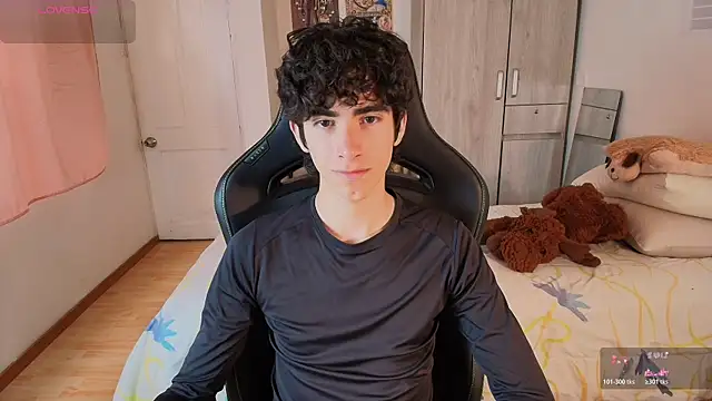 Nude Boy18 online show from May 30, 10:26 pm
