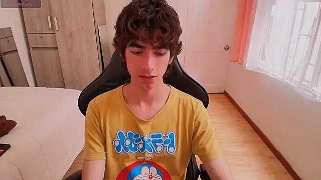 Nude Boy18 online show from September 16, 9:27 pm