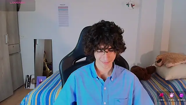 Nude Boy18 online show from March 5, 9:22 pm