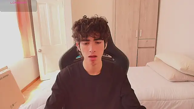 Nude Boy18 online show from June 3, 6:23 pm