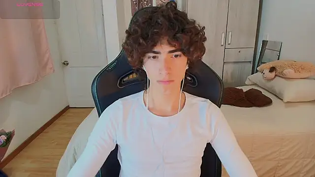 Nude Boy18 online show from February 3, 3:15 am