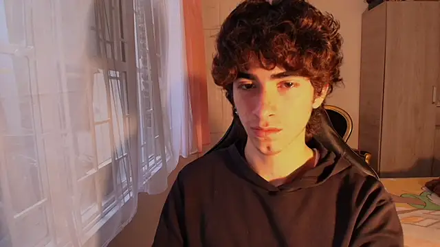 Nude Boy18 online show from October 10, 9:37 pm