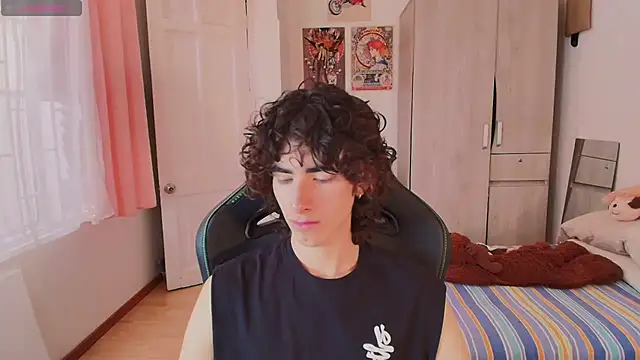 Nude Boy18 online show from March 11, 9:20 pm