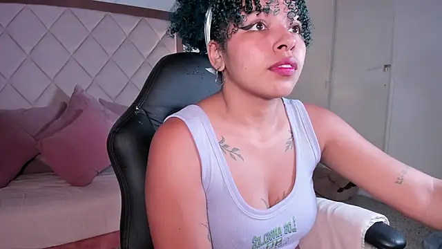 momo ayasse online show from November 10, 9:53 pm