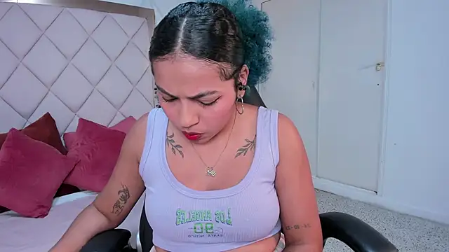 momo ayasse online show from December 2, 10:00 pm