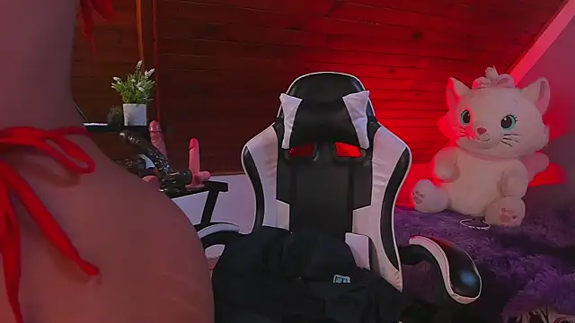 yumi hanna online show from November 28, 9:26 pm