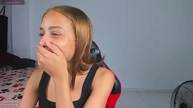 yumi hanna online show from April 14, 2:49 am